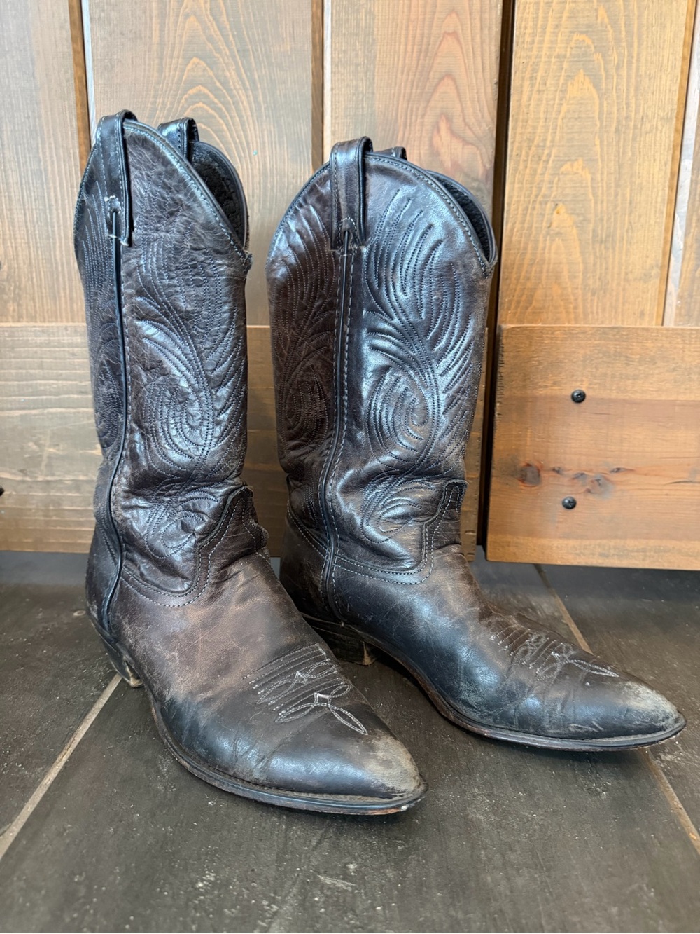 Classic Black Women's Western Cowboy Boots - Elegant Stitched Shaft